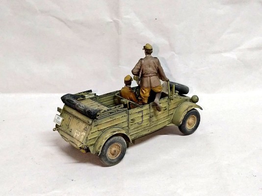 35238 1/35 德国 KUEBELWAGEN 82型 桶车（非洲军团）