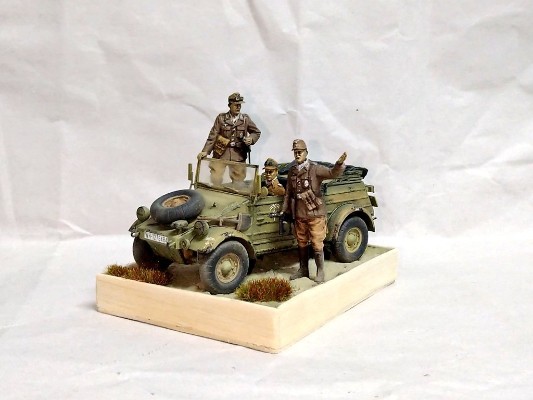 35238 1/35 德国 KUEBELWAGEN 82型 桶车（非洲军团）