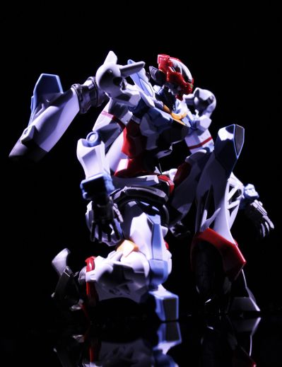 HG 1/144 夸克斯高达