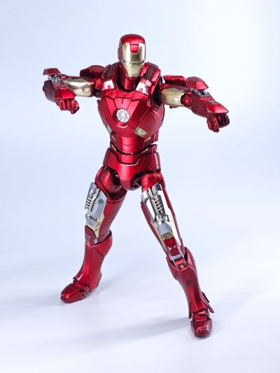 S.H.Figuarts 复仇者联盟 钢铁侠 Mark VII 《Avengers Assemble》 Edition