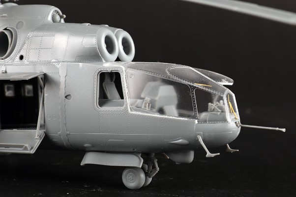 编号：05828 1/48 军用飞机系列 米-24A“雌鹿B”武装直升机