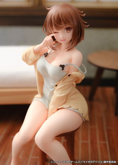 莱莎的炼金工房:常暗女王与秘密藏身处 莱莎琳・斯托特 睡衣版