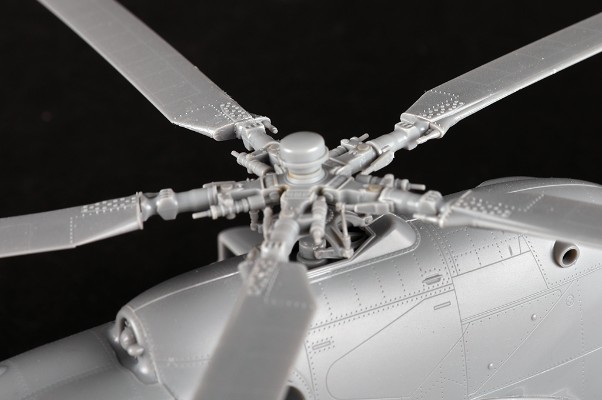 编号：05828 1/48 军用飞机系列 米-24A“雌鹿B”武装直升机