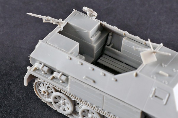 编号:07404 1/72 装甲车辆系列 德国12吨DB10牵引车(装甲型)