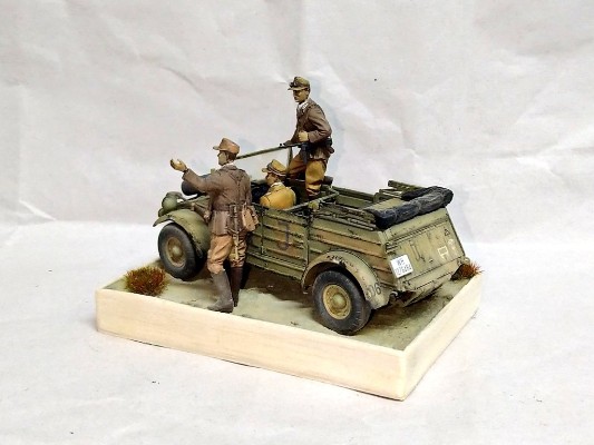 35238 1/35 德国 KUEBELWAGEN 82型 桶车（非洲军团）