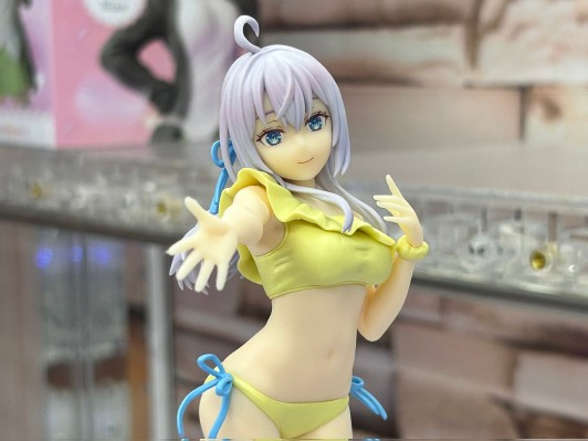 不时用俄语小声说真心话的邻桌艾莉同学动画版 Luminasta “艾莉”夏季校服