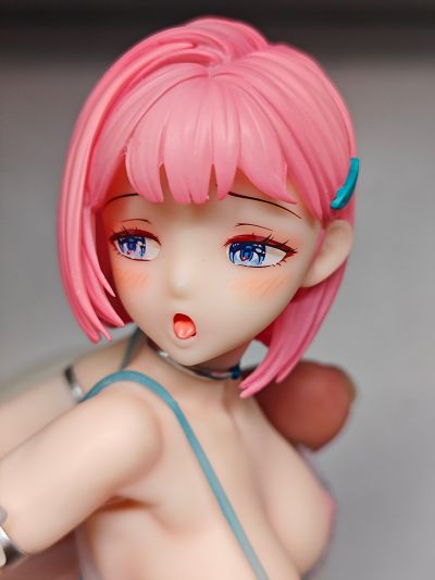 浴室中的睡衣女孩