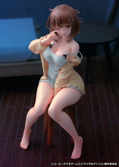 莱莎的炼金工房:常暗女王与秘密藏身处 莱莎琳・斯托特 睡衣版