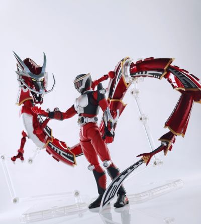 S.H.Figuarts   假面骑士龙骑与深红之龙套装