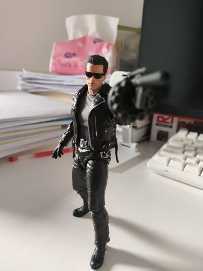 MAFEX 编号199  终结者2：审判日 T-800
