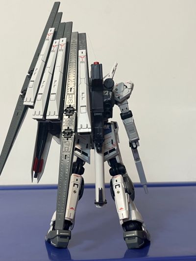 RG 福冈高达基地限定 机动战士高达 逆袭的夏亚 Nu高达（原色版）