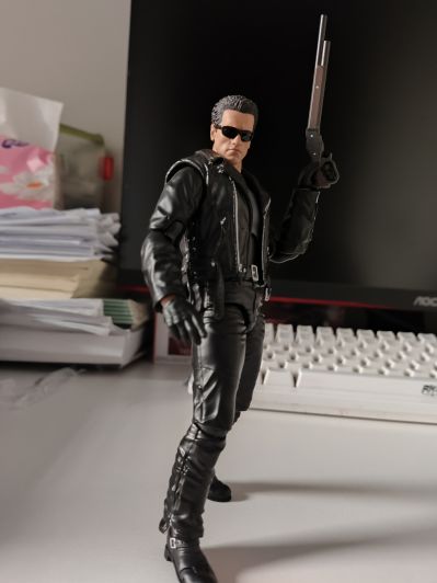 MAFEX 编号199  终结者2：审判日 T-800