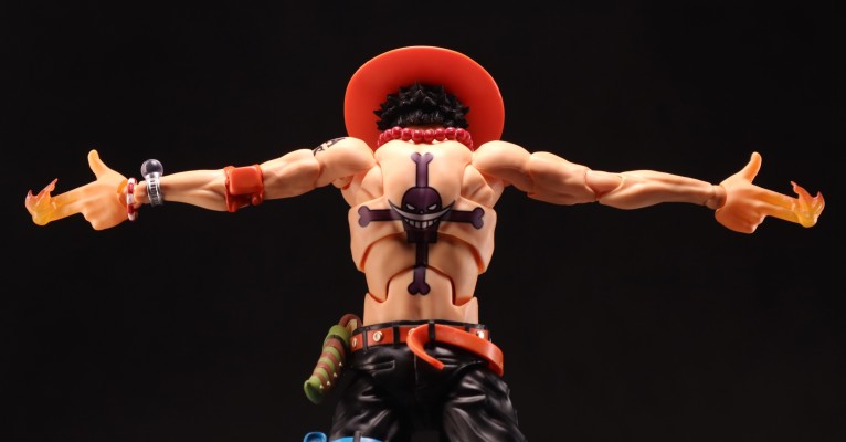 S.H.Figuarts 波特夹斯·D·艾斯 -火拳-