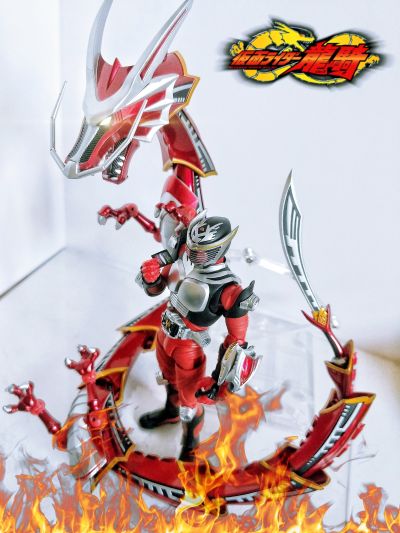 S.H.Figuarts   假面骑士龙骑与深红之龙套装