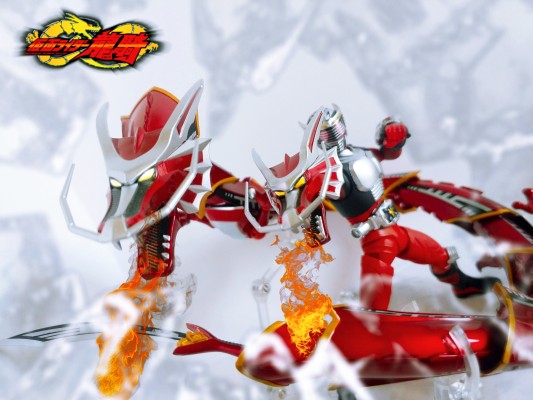 S.H.Figuarts   假面骑士龙骑与深红之龙套装