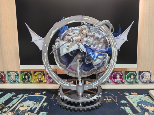 SSF 白之女王 蓝宝石礼服
“时间是无比体贴的 时间又是无比残酷的。”