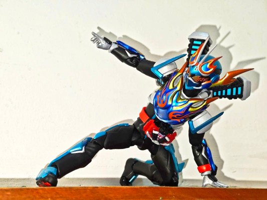 S.H.Figuarts  假面骑士烈焰歌查德
