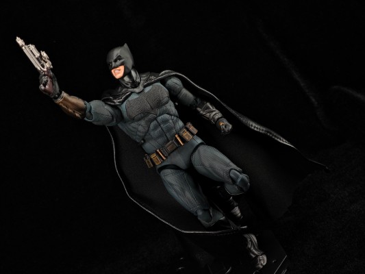 MAFEX 编号222  蝙蝠侠（正义联盟：扎克·施奈德版）