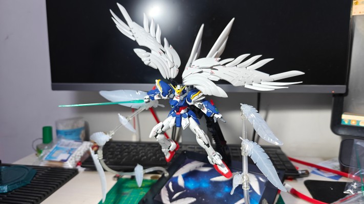 RG 新机动战记高达W: 无尽的华尔兹 XXXG-00W0 飞翼零式高达用“撒拉弗的羽毛”特效件