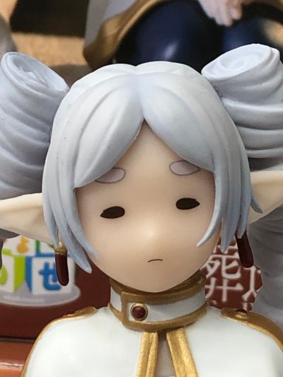 葬送的芙莉莲 小坐系列奖品人偶 “芙莉莲”～不小心烫成卷发了～