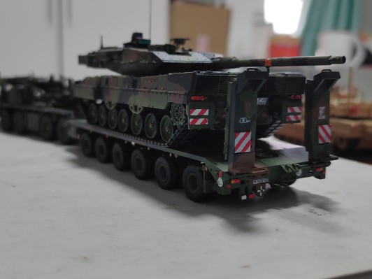 编号:07196 1/72 装甲车辆系列 德国SLT -56象式拖车牵引56t半挂车