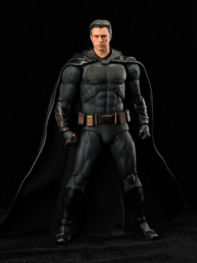 MAFEX 编号222  蝙蝠侠（正义联盟：扎克·施奈德版）