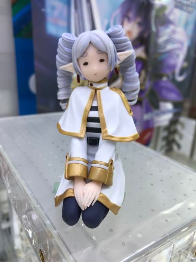 葬送的芙莉莲 小坐系列奖品人偶 “芙莉莲”～不小心烫成卷发了～