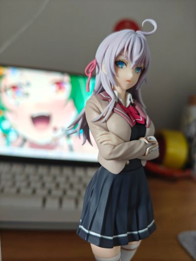不时用俄语小声说真心话的邻桌艾莉同学动画版 Luminasta “艾莉”校服
