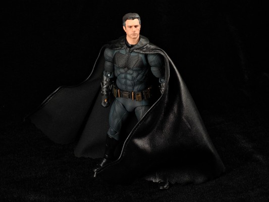 MAFEX 编号222  蝙蝠侠（正义联盟：扎克·施奈德版）