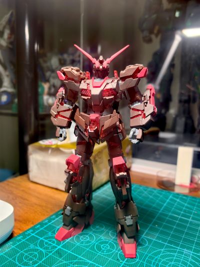 HGUC 1/144 机动战士高达UC RX-0 独角兽高达 毁灭模式 Titanium Finish