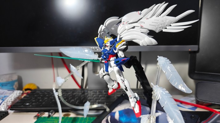 RG 新机动战记高达W: 无尽的华尔兹 XXXG-00W0 飞翼零式高达用“撒拉弗的羽毛”特效件
