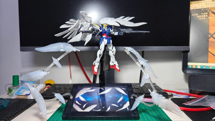 RG 新机动战记高达W: 无尽的华尔兹 XXXG-00W0 飞翼零式高达用“撒拉弗的羽毛”特效件