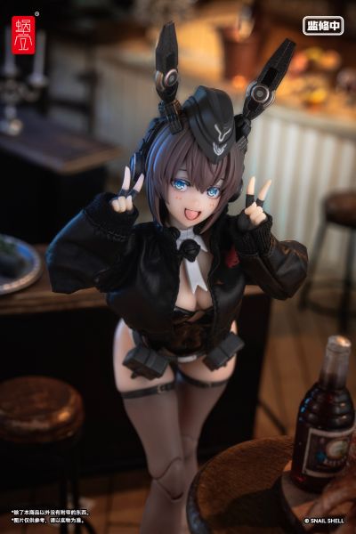 黑色短款夹克