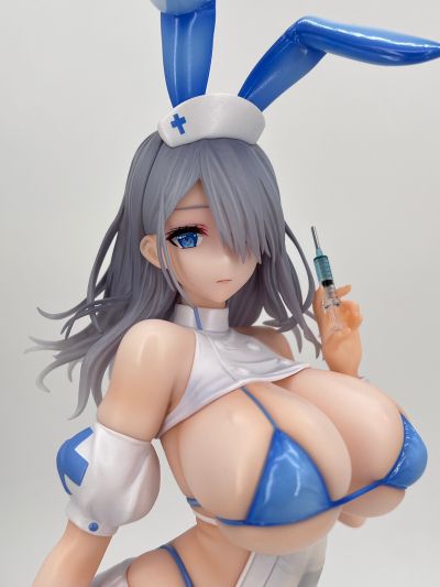 蓝色护士兔女郎