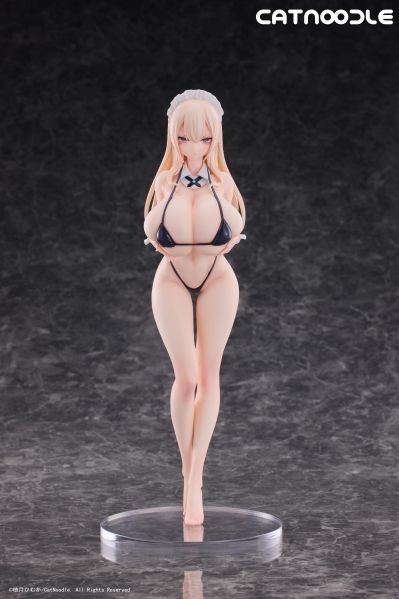 穿着比基尼的顺从女仆