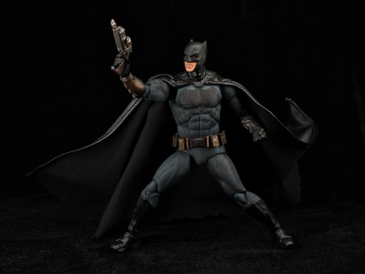 MAFEX 编号222  蝙蝠侠（正义联盟：扎克·施奈德版）