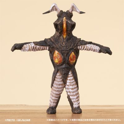 桥本美绪的奥特怪兽雕像。02