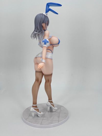蓝色护士兔女郎