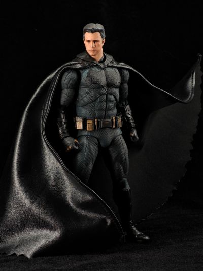 MAFEX 编号222  蝙蝠侠（正义联盟：扎克·施奈德版）