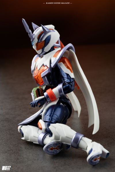 S.H.Figuarts   假面骑士玛洁德 炎阳独角兽