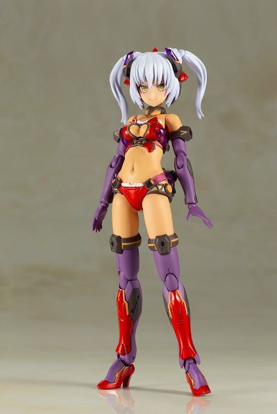 机甲少女 猩红魔鹫 龙颚