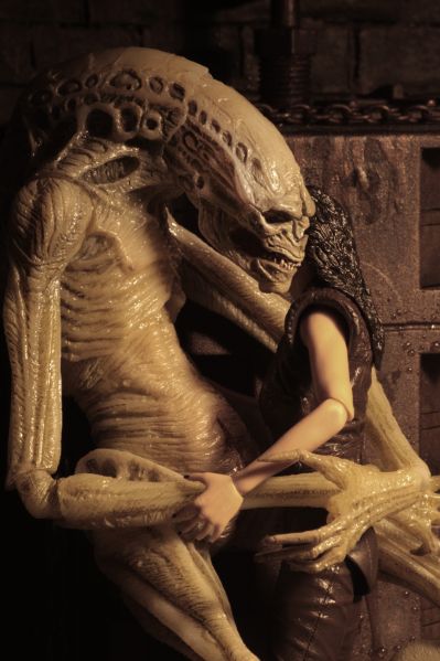 NECA 异形 7 英寸比例可动人偶豪华版 异形4:复活 新生儿（逆种）