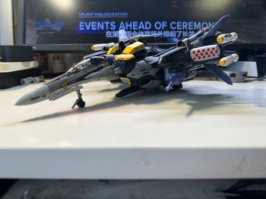 DX超合金 VF-25S 装甲型弥赛亚女武神（奥兹玛·李专用）重生版