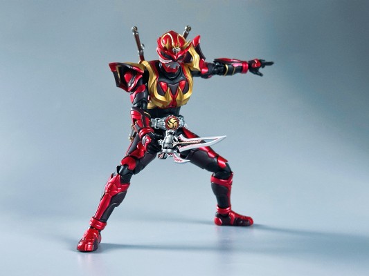 S.H.Figuarts（真骨雕制法）假面骑士装甲响鬼