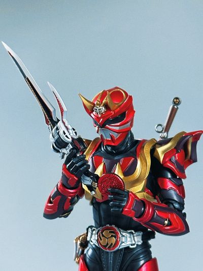 S.H.Figuarts（真骨雕制法）假面骑士装甲响鬼