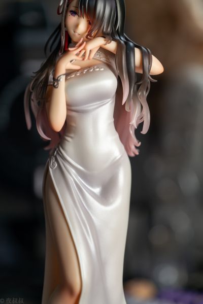 治愈系白色旗袍姐姐