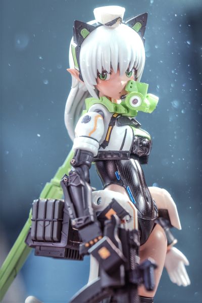 岛田文金艺术集 机甲少女 阿西娅 异色版 + FGM148 标枪反坦克导弹