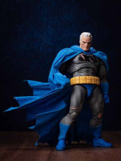 MAFEX No.119 蝙蝠侠：黑骑士归来 蝙蝠侠