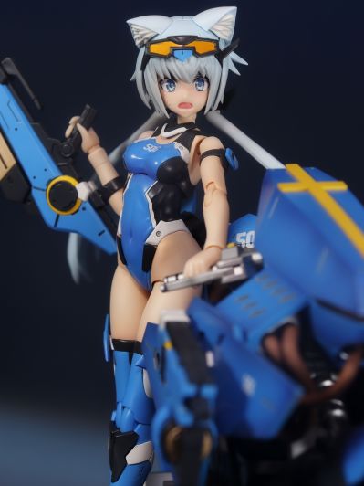 机甲少女 短剑 泳装
