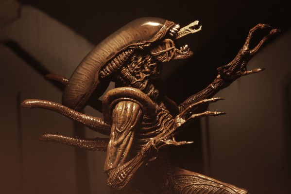 NECA 异形 - 7 英寸比例可动人偶 - 第 14 系列 - 异形复活战士